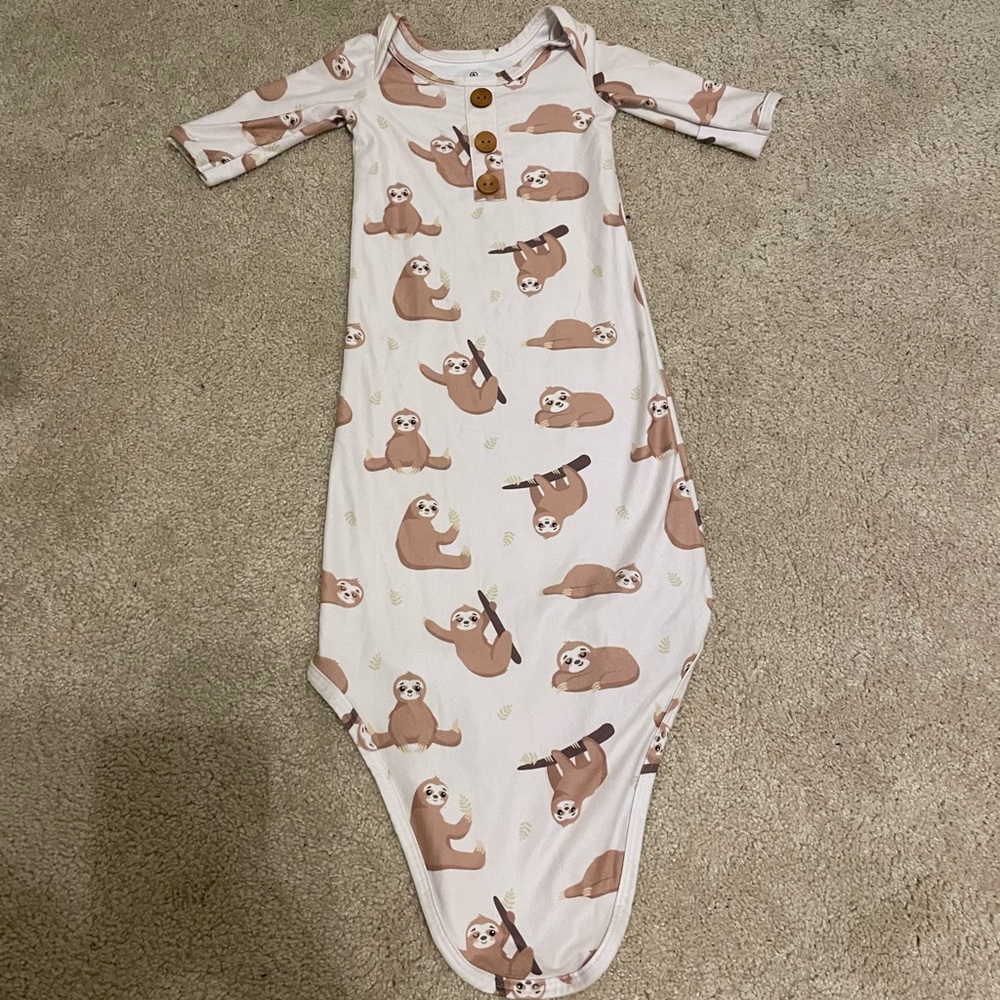 Caden Lane knotted gown with sloths size 0-3mo